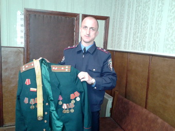 Крымские милиционеры вернули ветеранам похищенные ордена и медали
