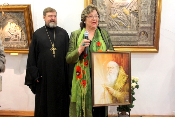 В Симферополе открылась выставка уникальных икон Владимира Денщикова