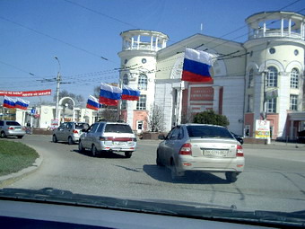 Русские флаги в Симферополе ждут