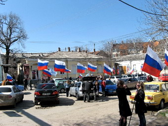 Русские флаги в Симферополе ждут