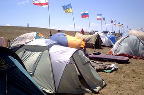 В Крыму открылся Международный молодежный лагерь «Донузлав – 2012»