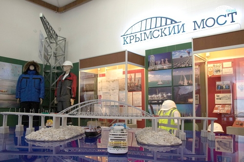 В Керчи открылась выставка «Крымский мост. Фантастическая реальность»