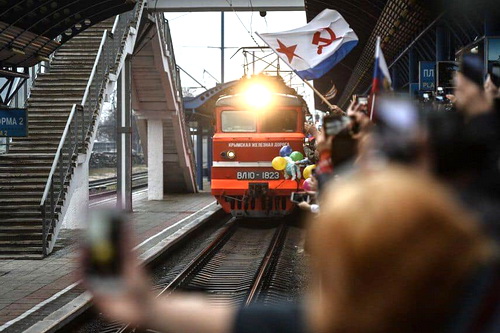 Сергей Аксёнов в первом поезде в российском Крыму: Это эпохально!