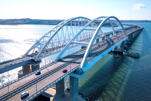 Более 1 млн автомобилей проехало по Крымскому мосту с начала лета