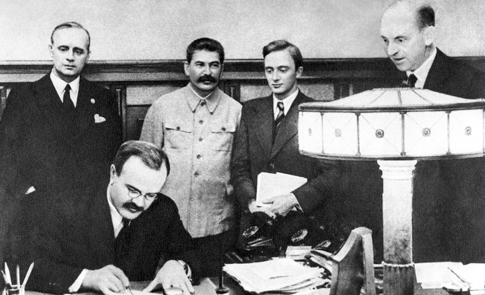 Зачем Сталину был нужен пакт Молотова – Риббентропа