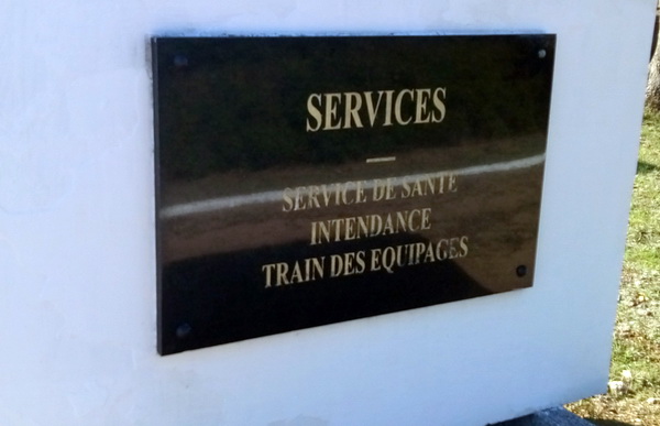 Servicee de sante — «служба здоровья», могила французских маркитанток Servicee de sante — «служба здоровья», могила французских маркитанток