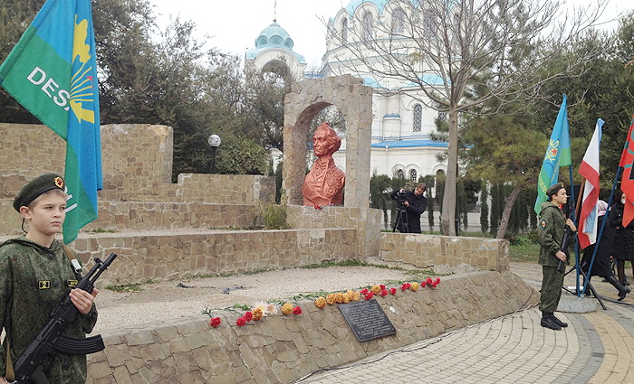 Памятнику Суворову в Евпатории – быть