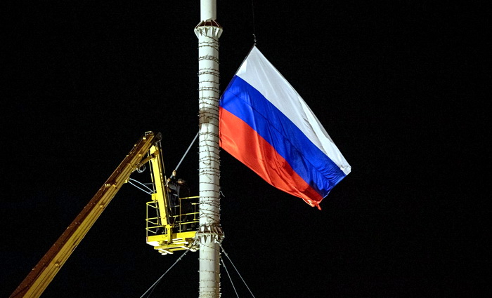 На главном флагштоке Мелитополя — российский флаг
