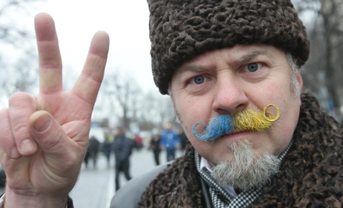 Кому в Киеве русский язык угрожает?