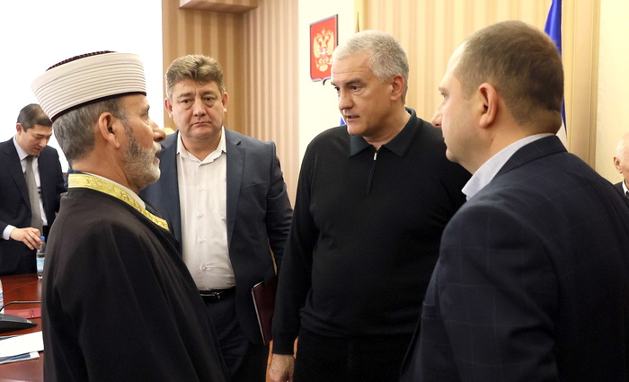 Сергей Аксёнов провел заседание Совета крымских татар при Главе Республики Крым