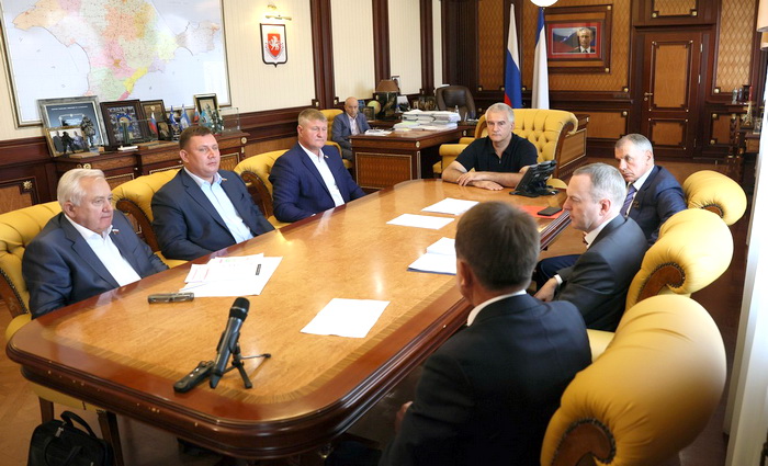 Сергей Аксёнов провел рабочую встречу с депутатами Госдумы от Крыма