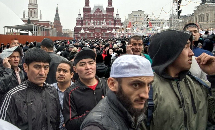 Кто и зачем стимулирует заброс мигрантов в Россию?