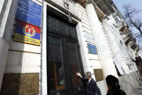 С Россией играют в карты, пока Россия играет в городки