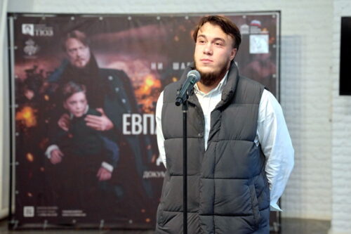 В каком ухе жужжит у президента Молдавии?