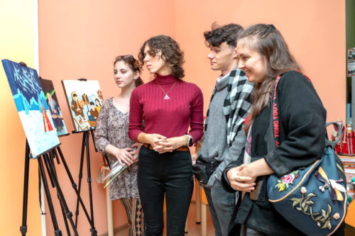 Эллочка Марленовна режет слогом