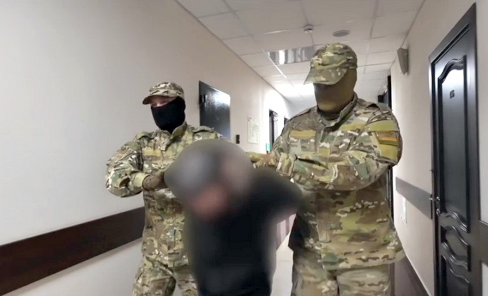 Инициативно изменял Родине