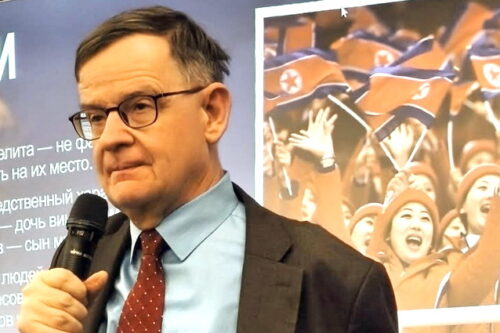 В первых рядах — добровольцы из Мирного