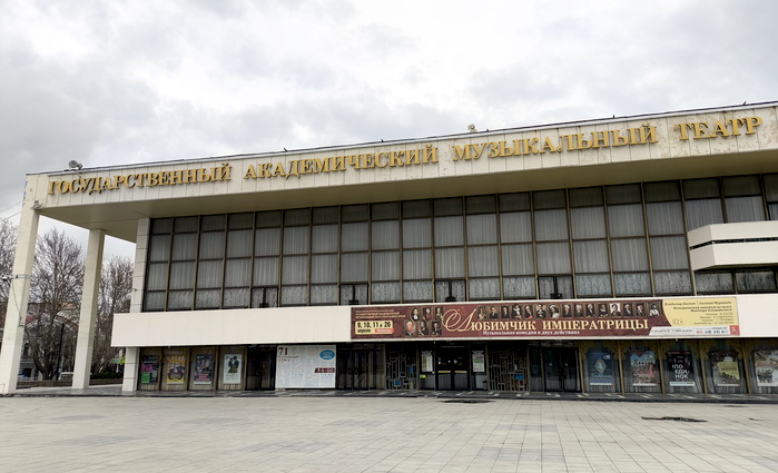 А ну-ка, если завтра из вас сделают… чучело?