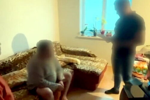 Европейка гадит