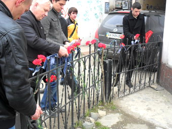 В Симферополе отметили седьмую годовщину резни в 